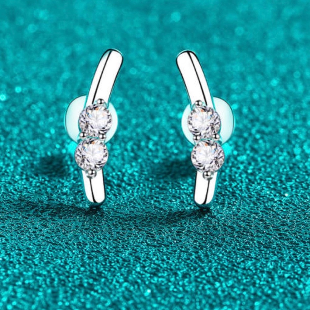 925 Sterling Silver Moissanite Irregular Dainty Stud Earring